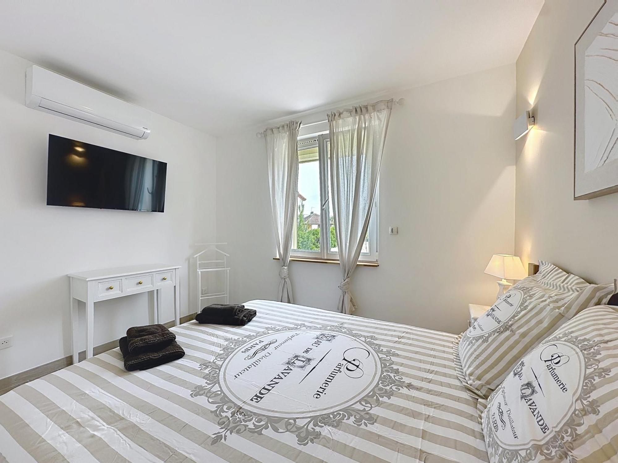 Charmante Maison 2 Chambres Avec Cour Et Jardin Sainte-Savine Екстер'єр фото