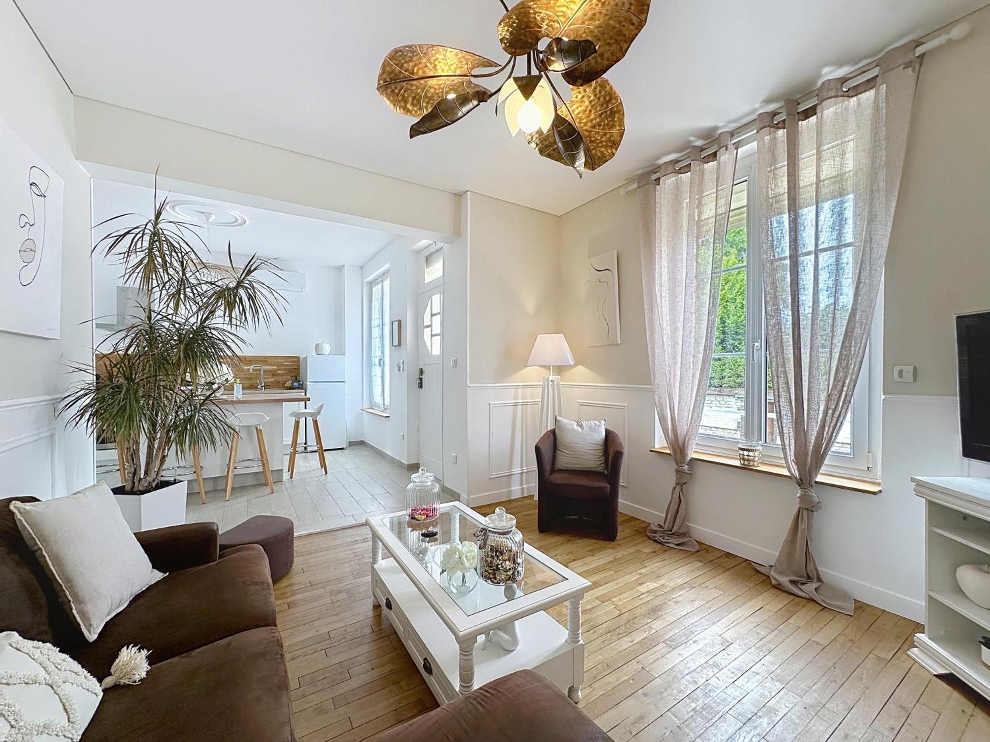 Charmante Maison 2 Chambres Avec Cour Et Jardin Sainte-Savine Екстер'єр фото