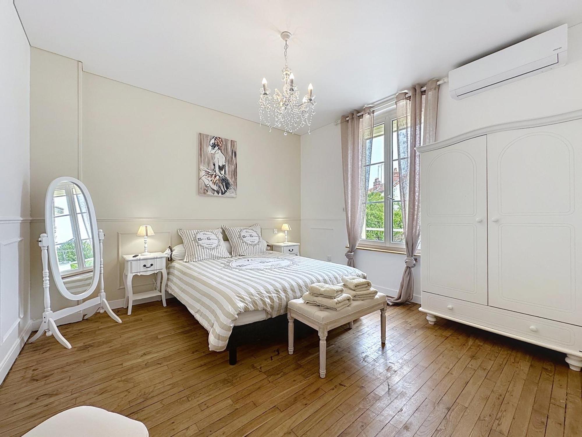 Charmante Maison 2 Chambres Avec Cour Et Jardin Sainte-Savine Екстер'єр фото
